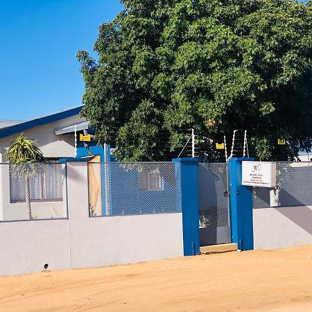 Mo-nize Villa Guesthouse Otjiwarongo Extérieur photo