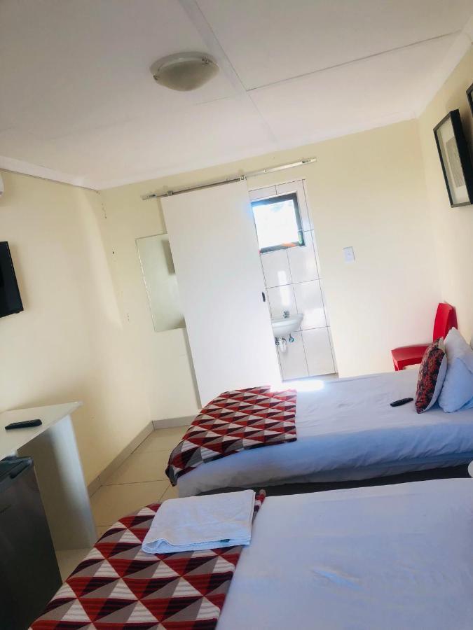 Mo-nize Villa Guesthouse Otjiwarongo Extérieur photo