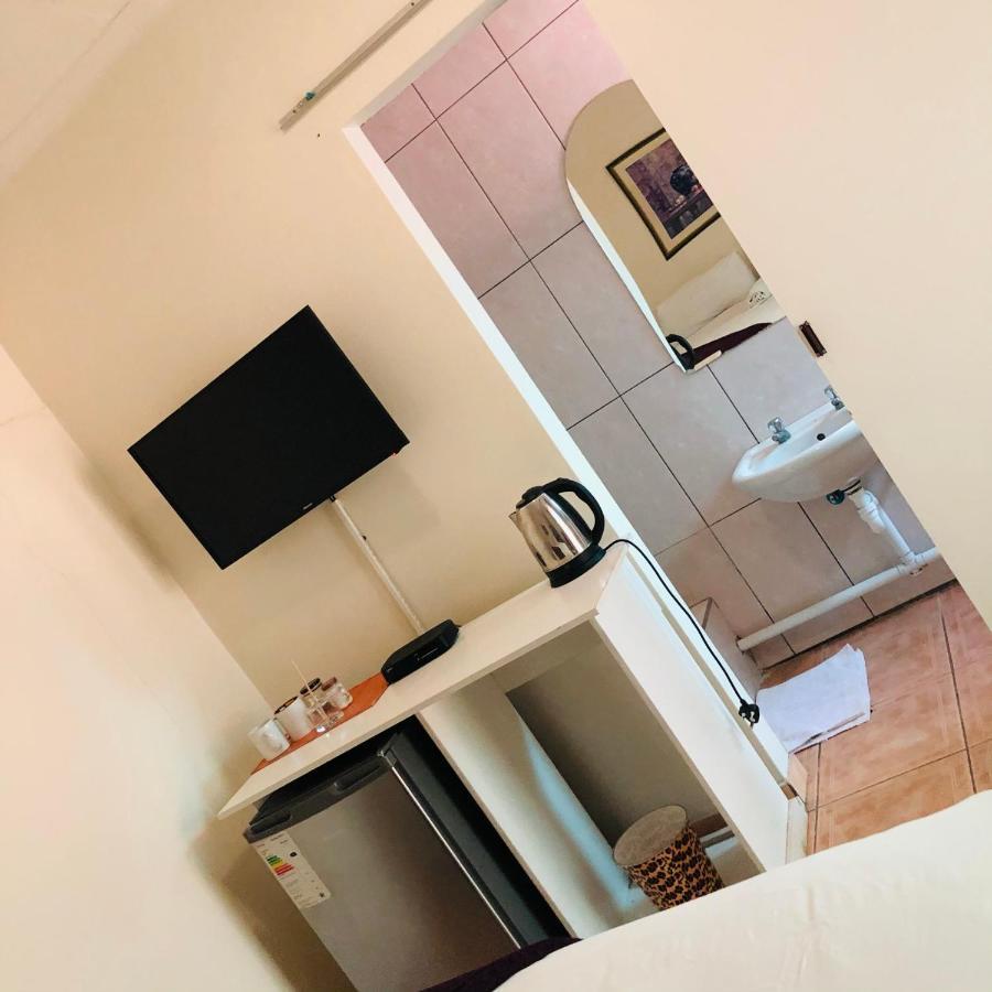 Mo-nize Villa Guesthouse Otjiwarongo Extérieur photo
