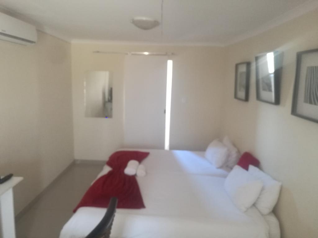 Mo-nize Villa Guesthouse Otjiwarongo Extérieur photo