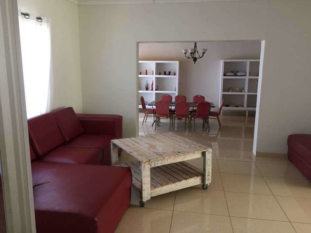 Mo-nize Villa Guesthouse Otjiwarongo Extérieur photo